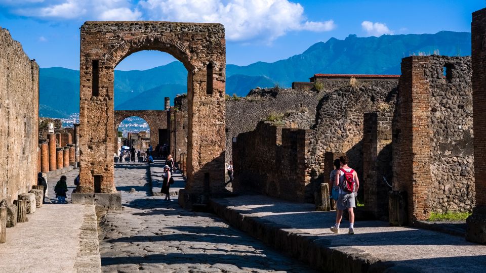 Ancient Roman Construction Site Reveals Self-Healing Concrete Secrets
