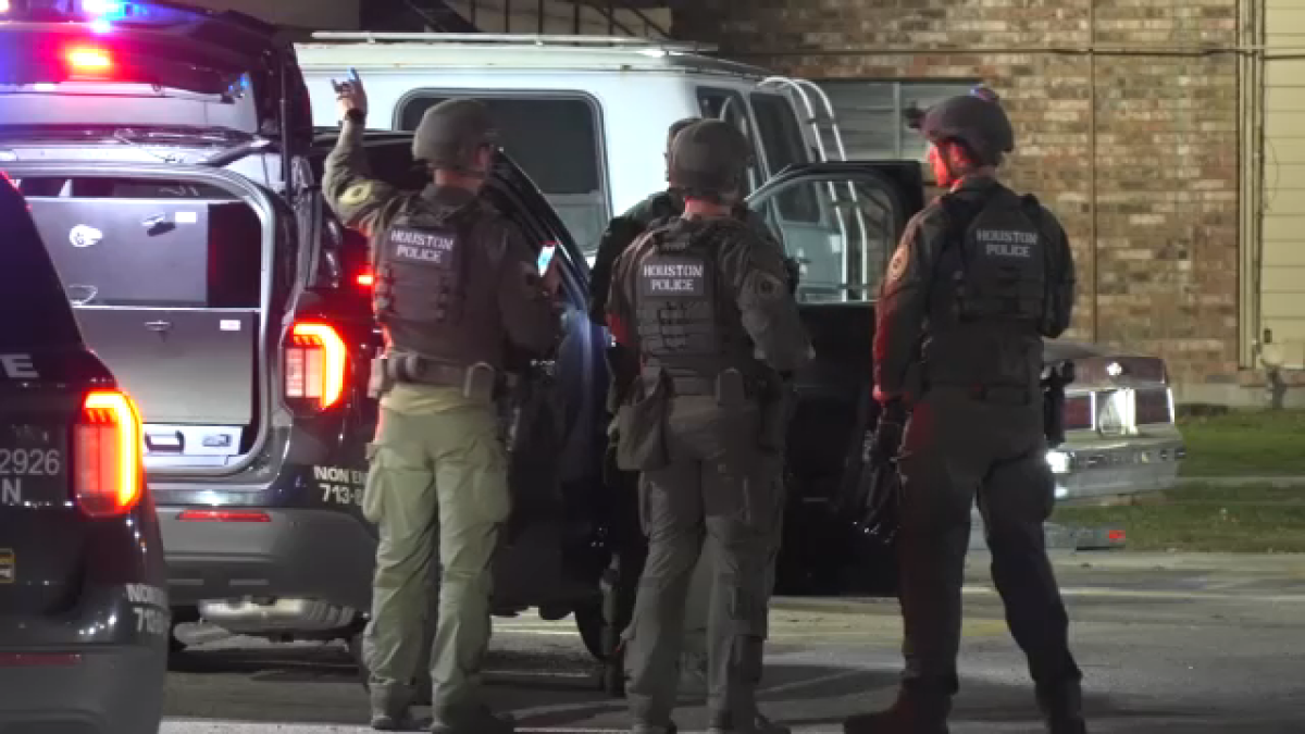 Houston Standoff Ends with Suspect's Suicide After Tense Overnight Confrontation