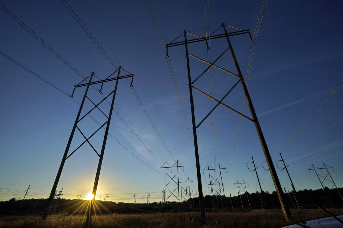 Bipartisan Push for Energy Permitting Reform Faces Political Hurdles Amid Affordability Concerns