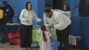 Steelers Icon Jerome Bettis Spreads Holiday Cheer in Pittsburgh