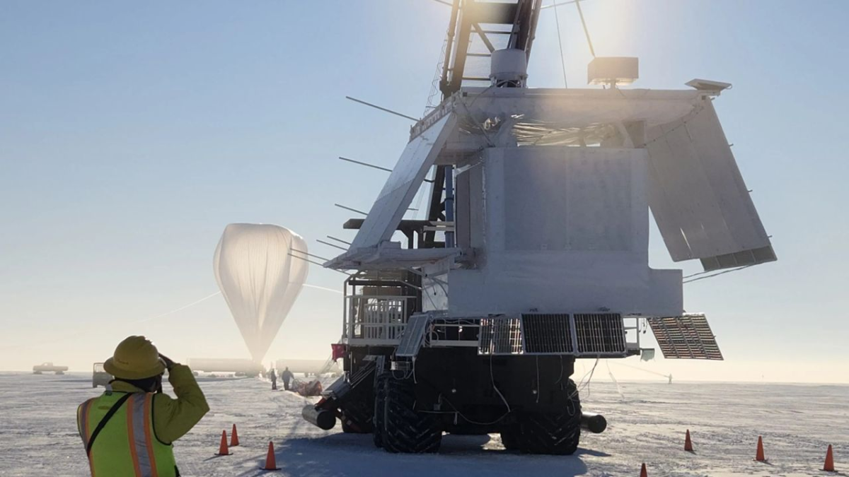 NASA's Antarctic Balloon Campaign Launches GAPS Experiment to Hunt Dark Matter Clues