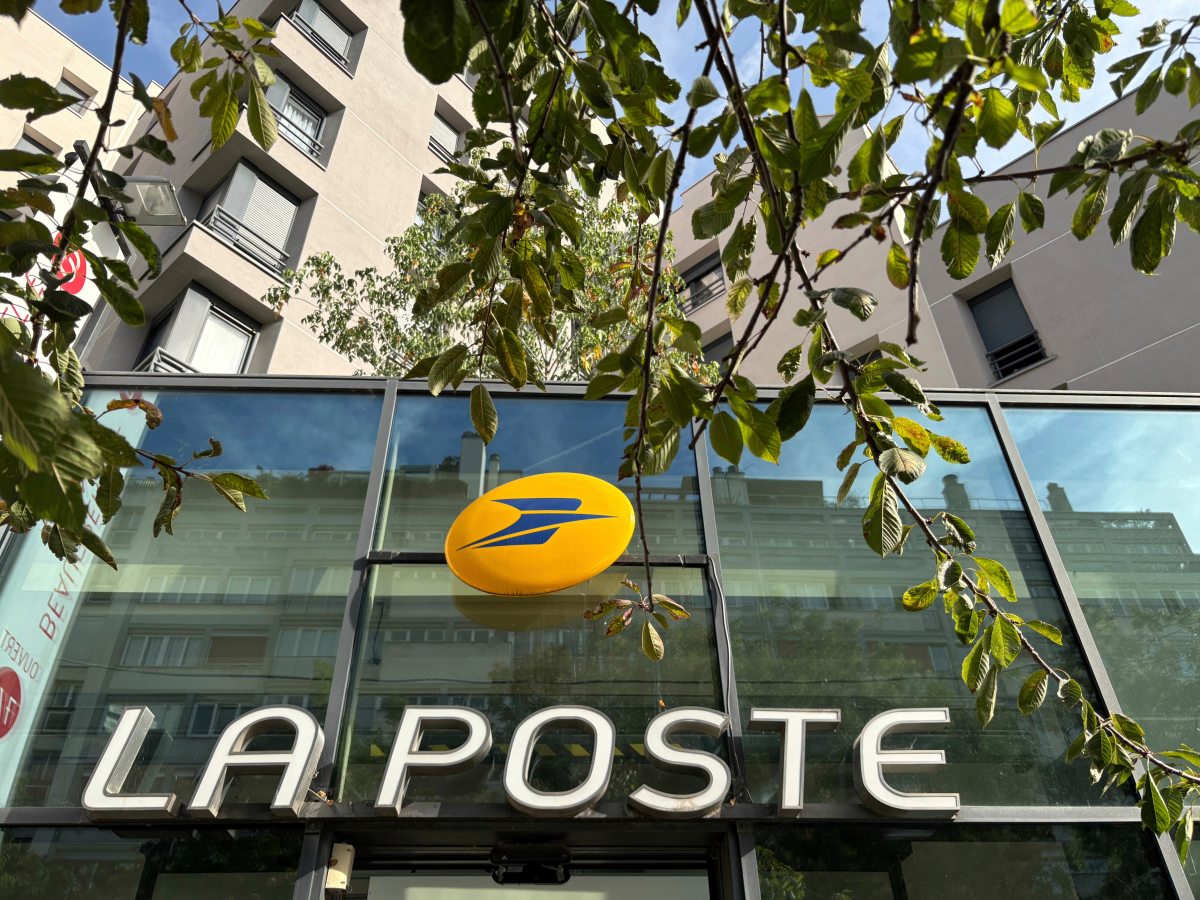 French Postal Service Disrupted by Cyberattack During Holiday Rush
