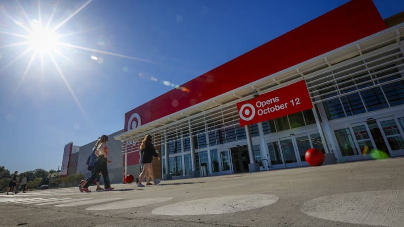 Holiday Operating Hours for Stores and Services in Tampa Bay and Florida