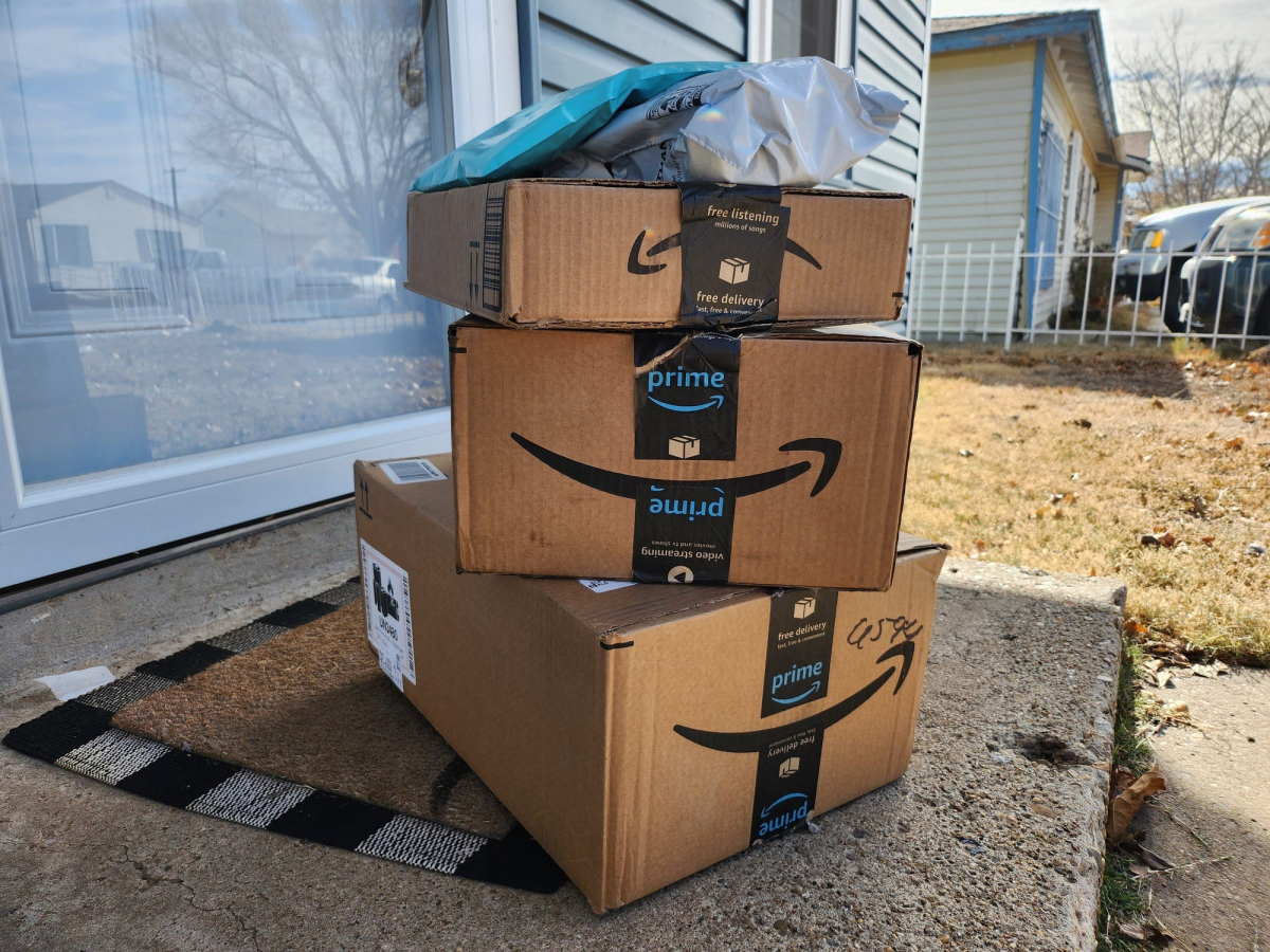 Holiday Service Hours for USPS, UPS, FedEx, Amazon, and Stock Markets in Florida