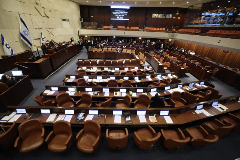 Knesset Advances Political Inquiry Commission Bill Amid Opposition Protests